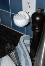 Load image into Gallery viewer, AromaHouse Scentball-Plug in Diffuser with 5 Refill Pads
